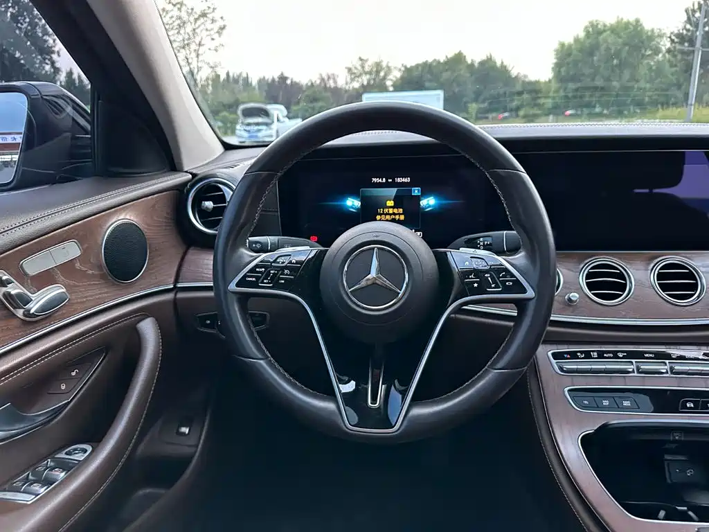Mercedes-Benz E-Class — фото 18