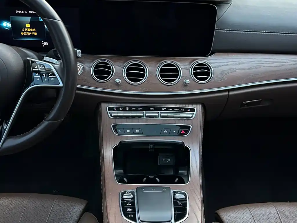 Mercedes-Benz E-Class — фото 19
