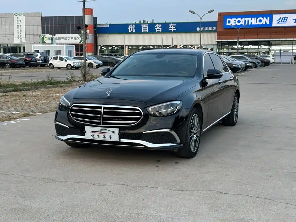 Mercedes-Benz E-Class — фото 1