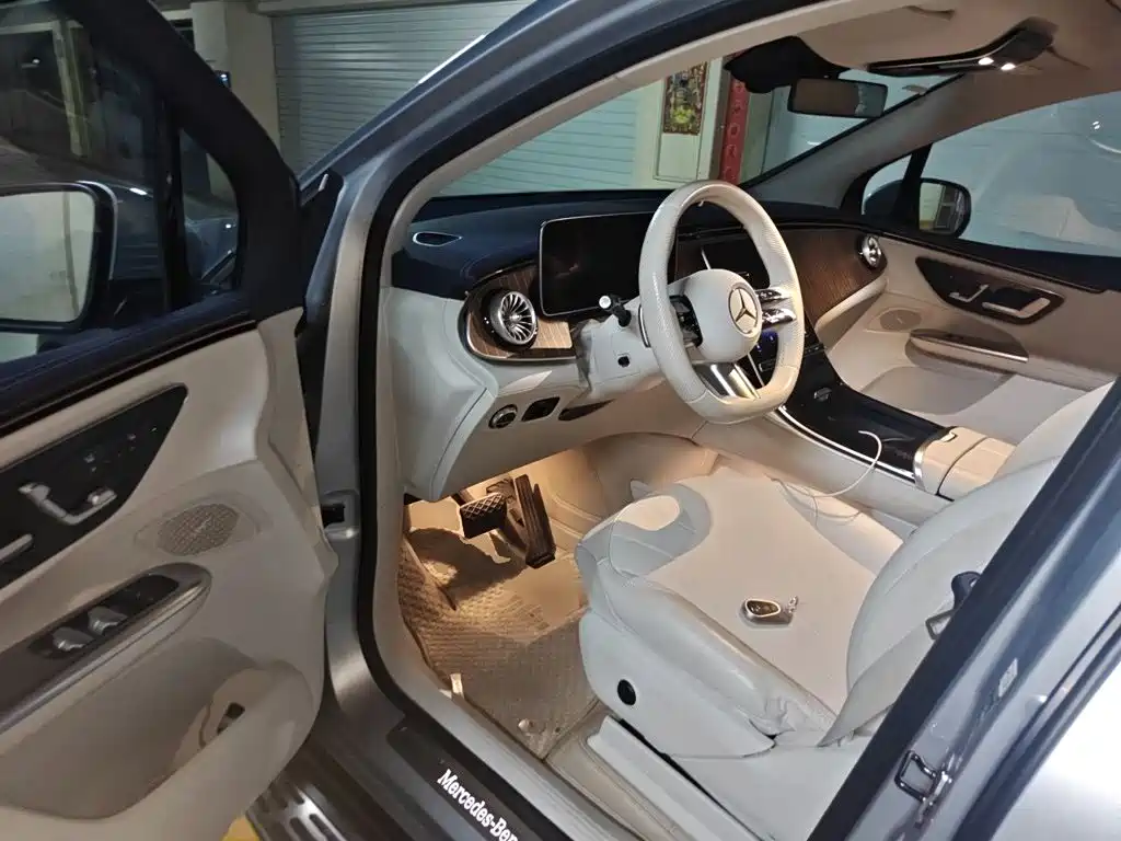 Mercedes-Benz EQE SUV — фото 17