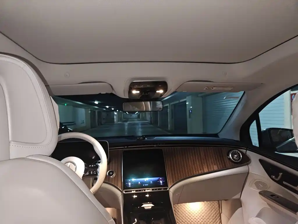 Mercedes-Benz EQE SUV — фото 19