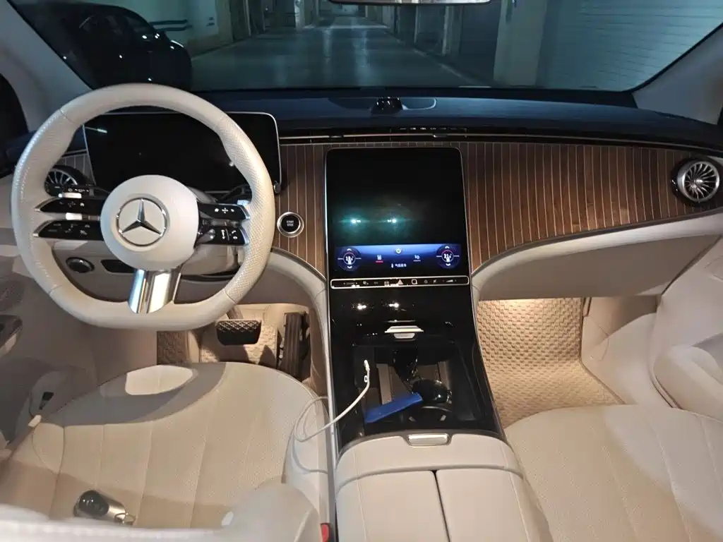Mercedes-Benz EQE SUV — фото 10