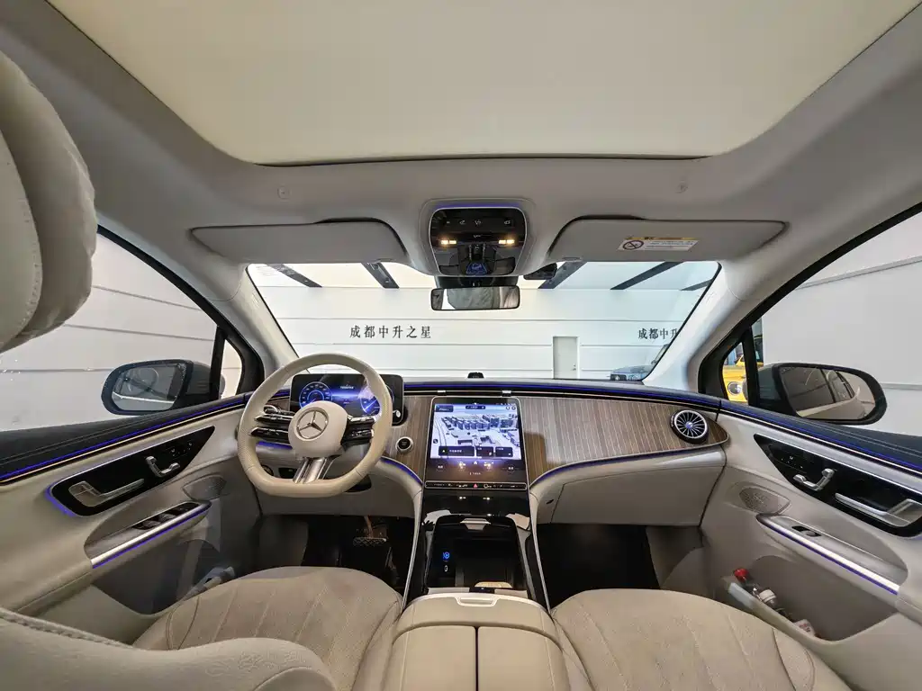 Mercedes-Benz EQE SUV — фото 13
