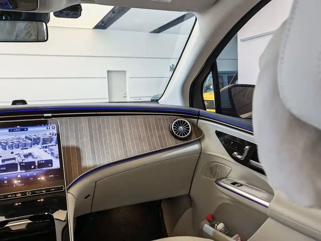 Mercedes-Benz EQE SUV — фото 14