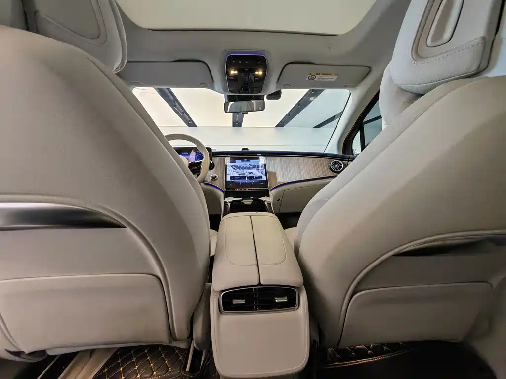 Mercedes-Benz EQE SUV — фото 15