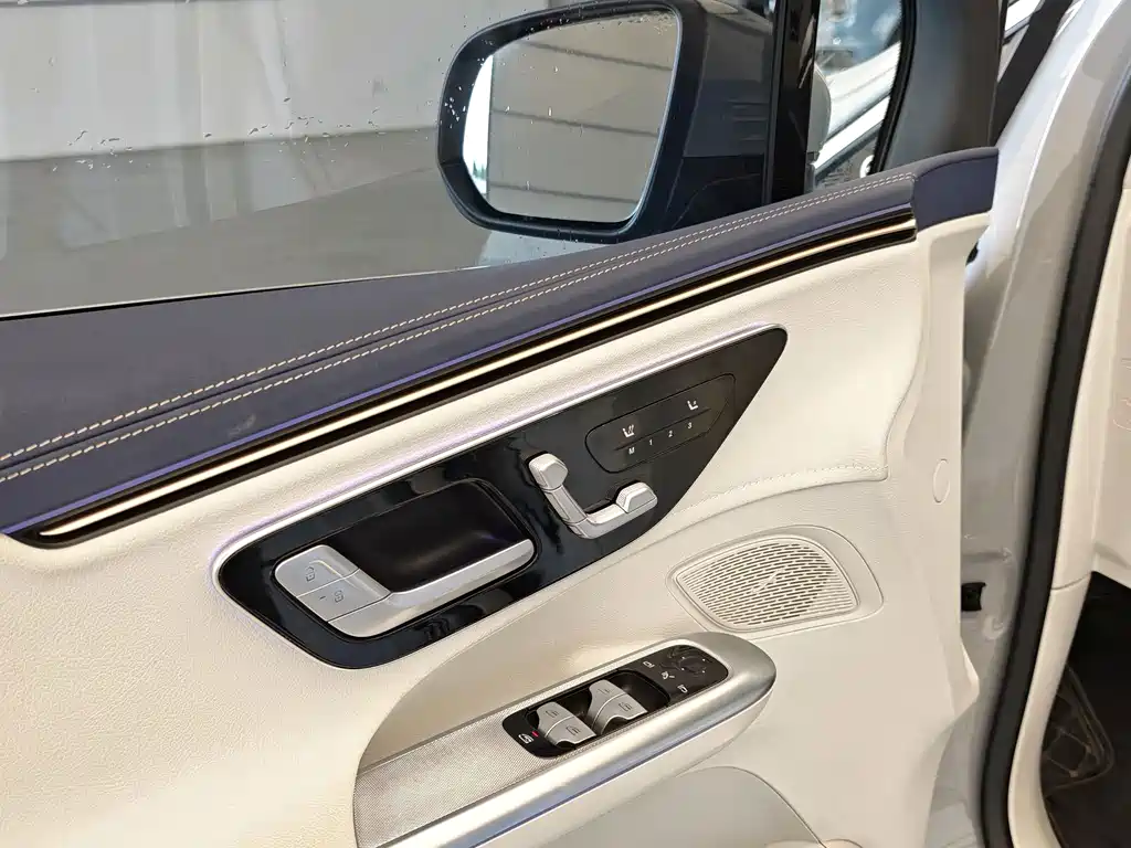 Mercedes-Benz EQE SUV — фото 9