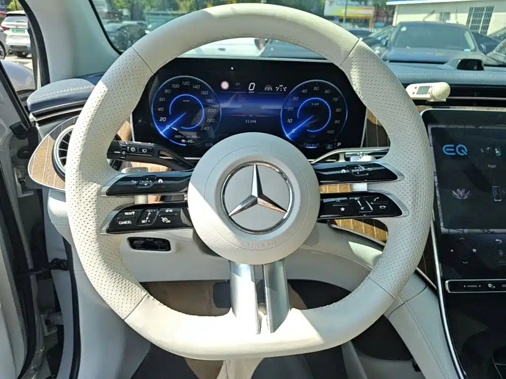 Mercedes-Benz EQE SUV — фото 11