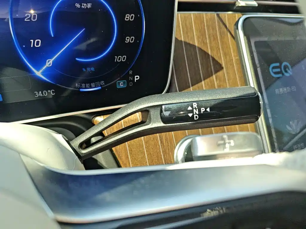 Mercedes-Benz EQE SUV — фото 14