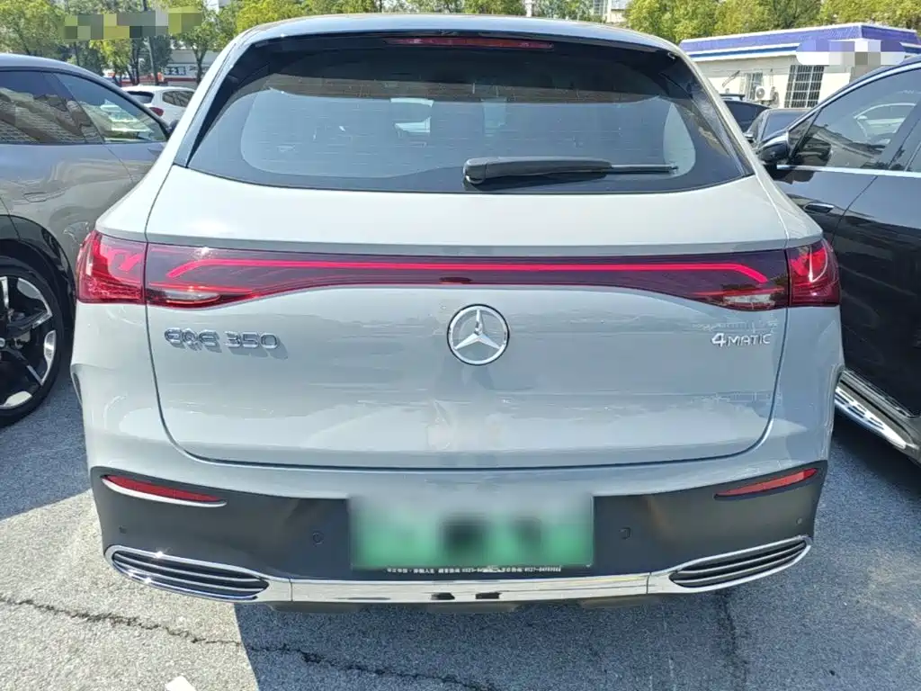 Mercedes-Benz EQE SUV — фото 6