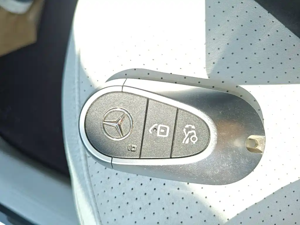 Mercedes-Benz EQE SUV — фото 9