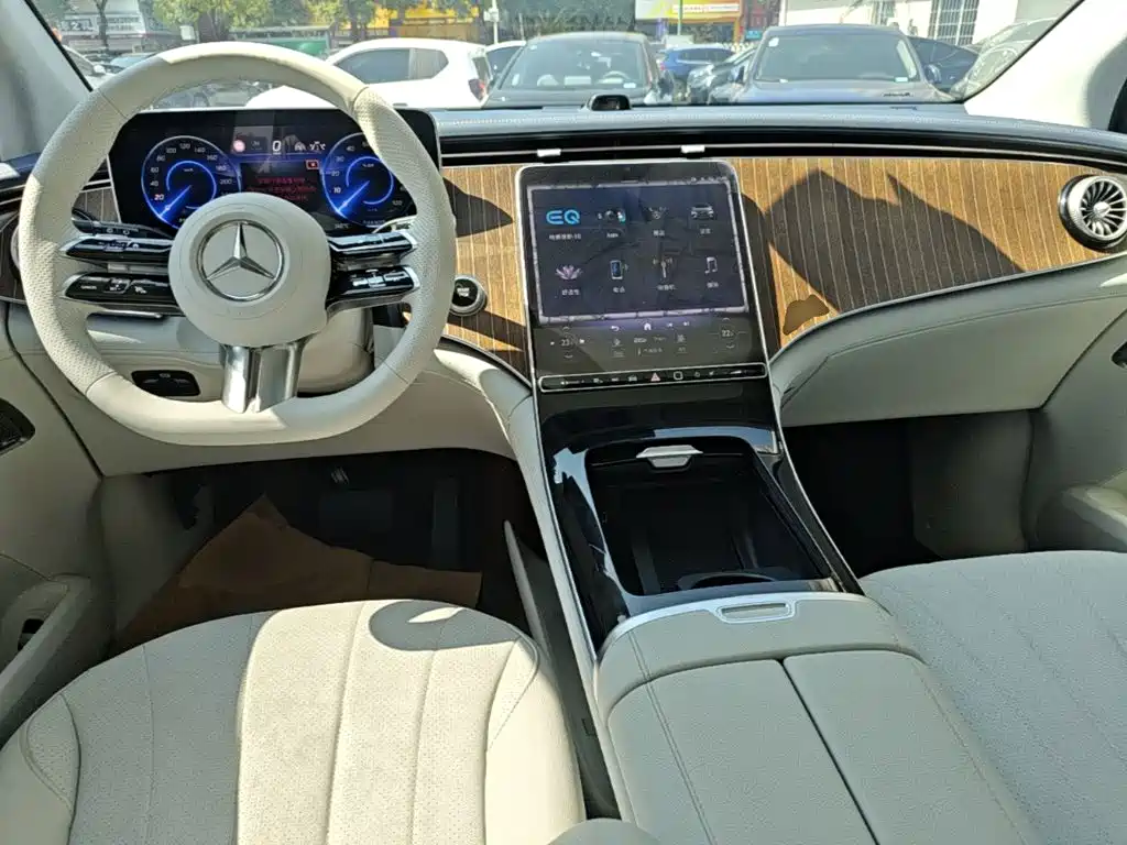 Mercedes-Benz EQE SUV — фото 10