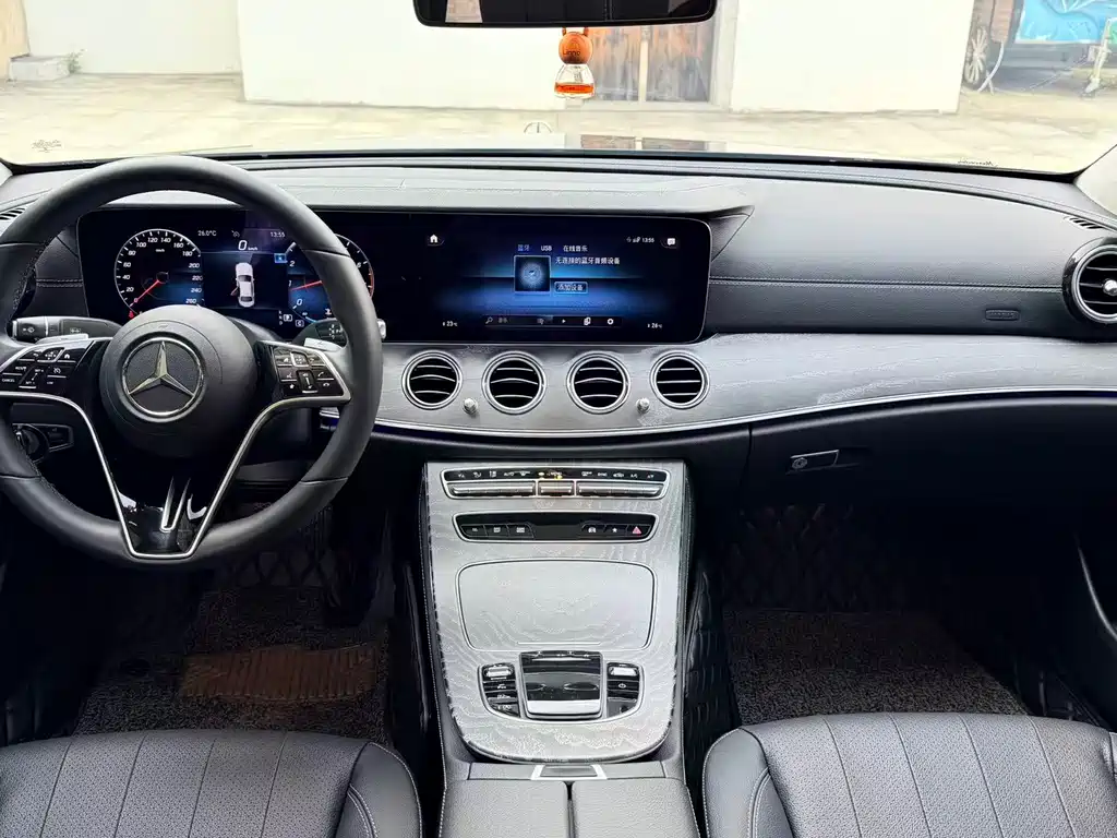 Mercedes-Benz E-Class — фото 4