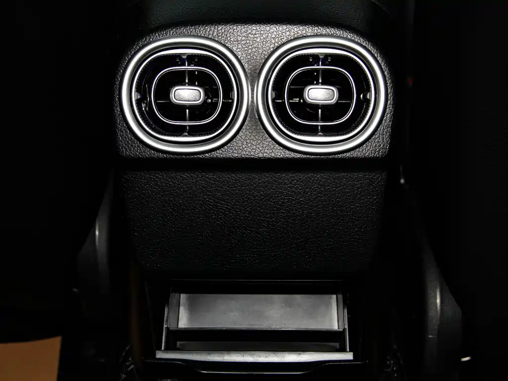 Mercedes-Benz C-Class — фото 17