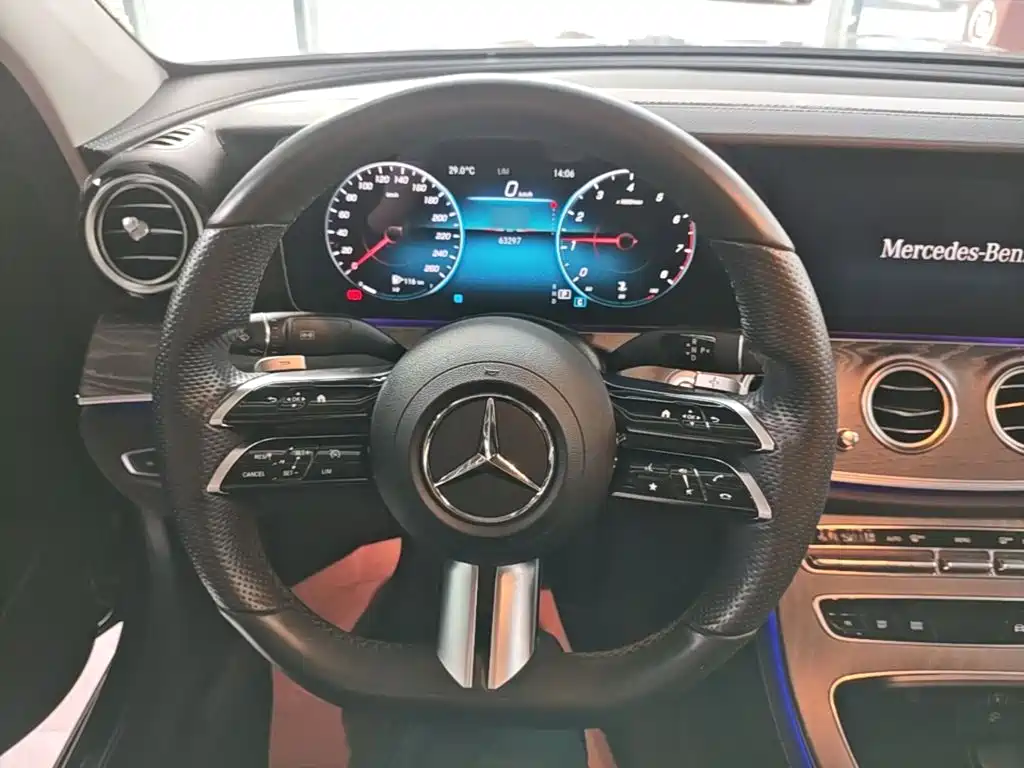 Mercedes-Benz E-Class — фото 11