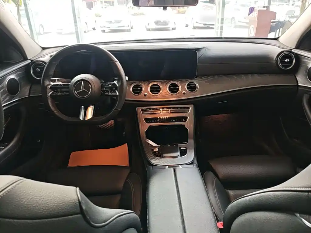 Mercedes-Benz E-Class — фото 10