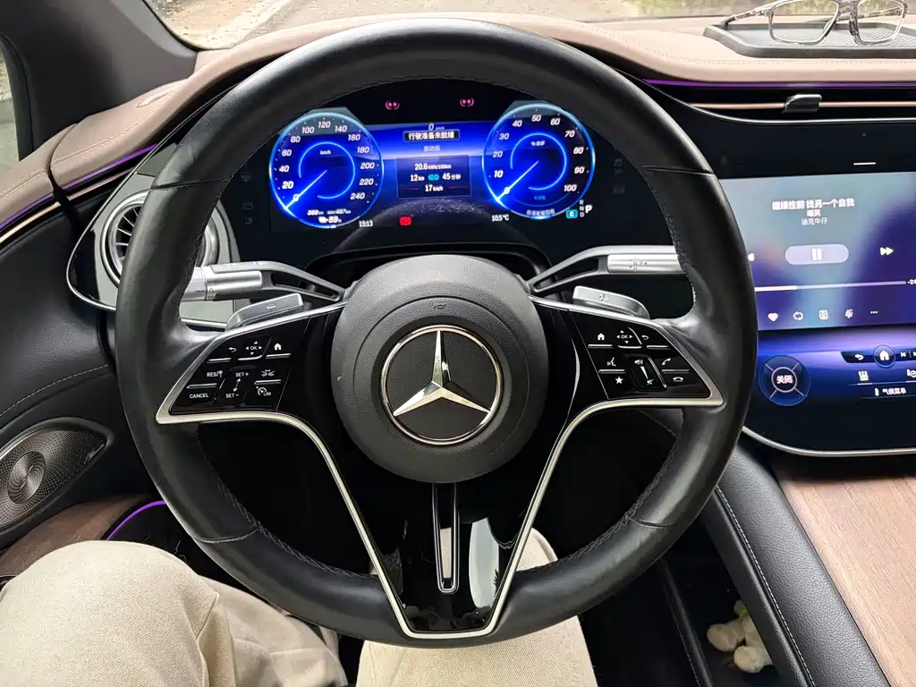 Mercedes-Benz EQS — фото 13
