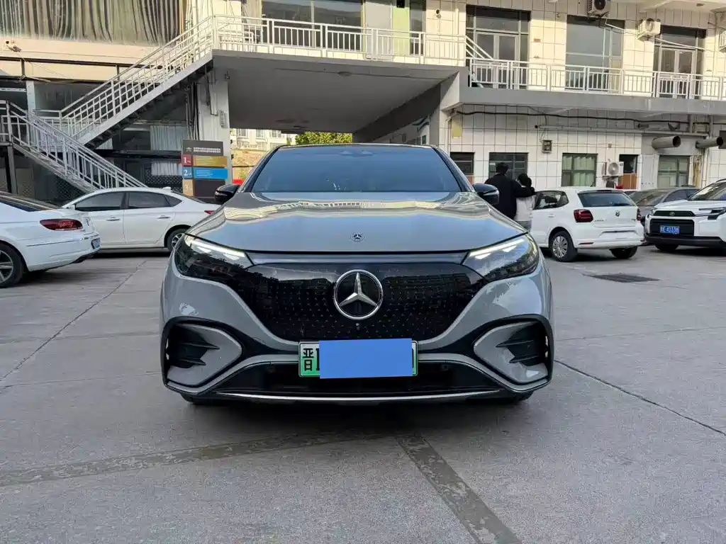 Mercedes-Benz EQE SUV — фото 3