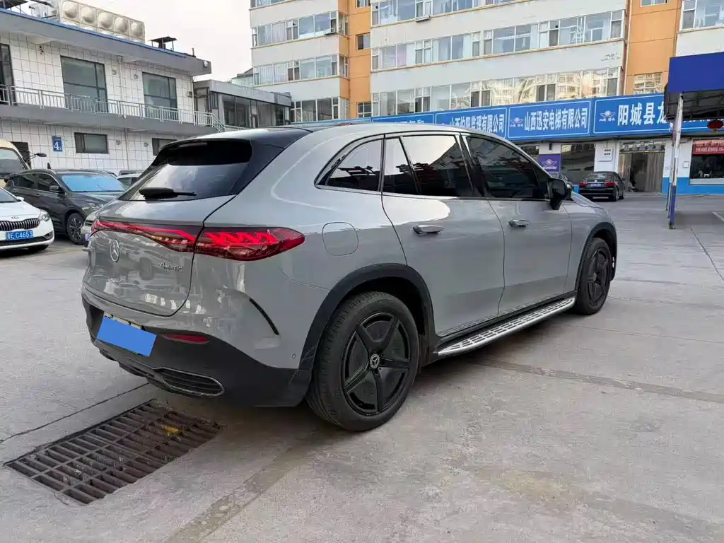 Mercedes-Benz EQE SUV — фото 7