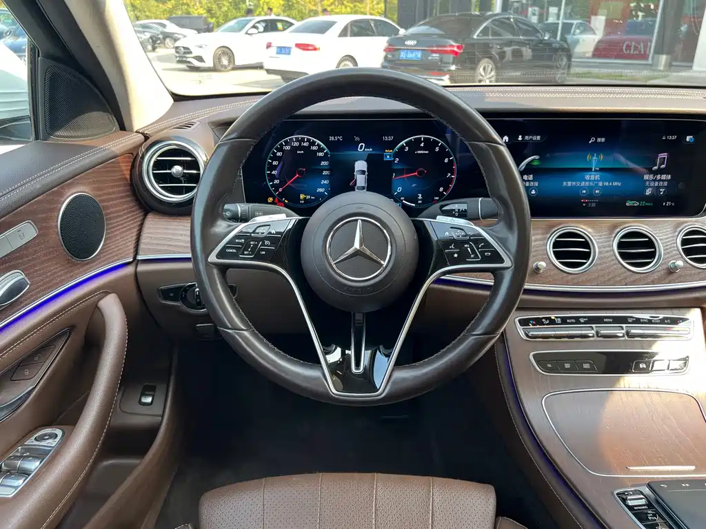 Mercedes-Benz E-Class — фото 13