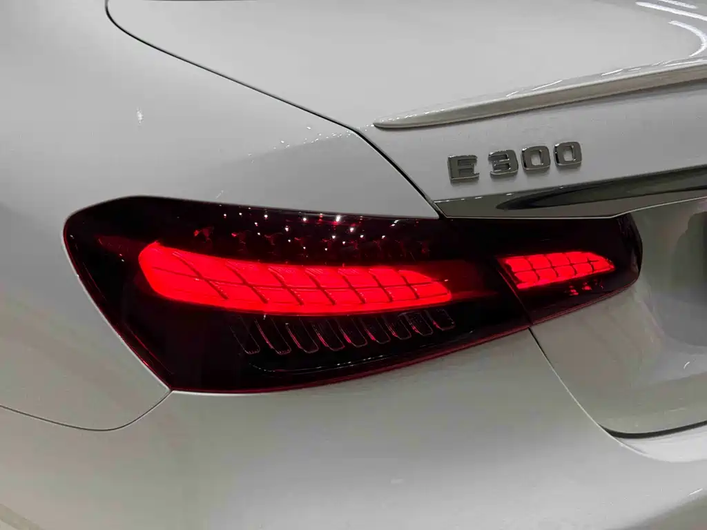 Mercedes-Benz E-Class (Import) — фото 9