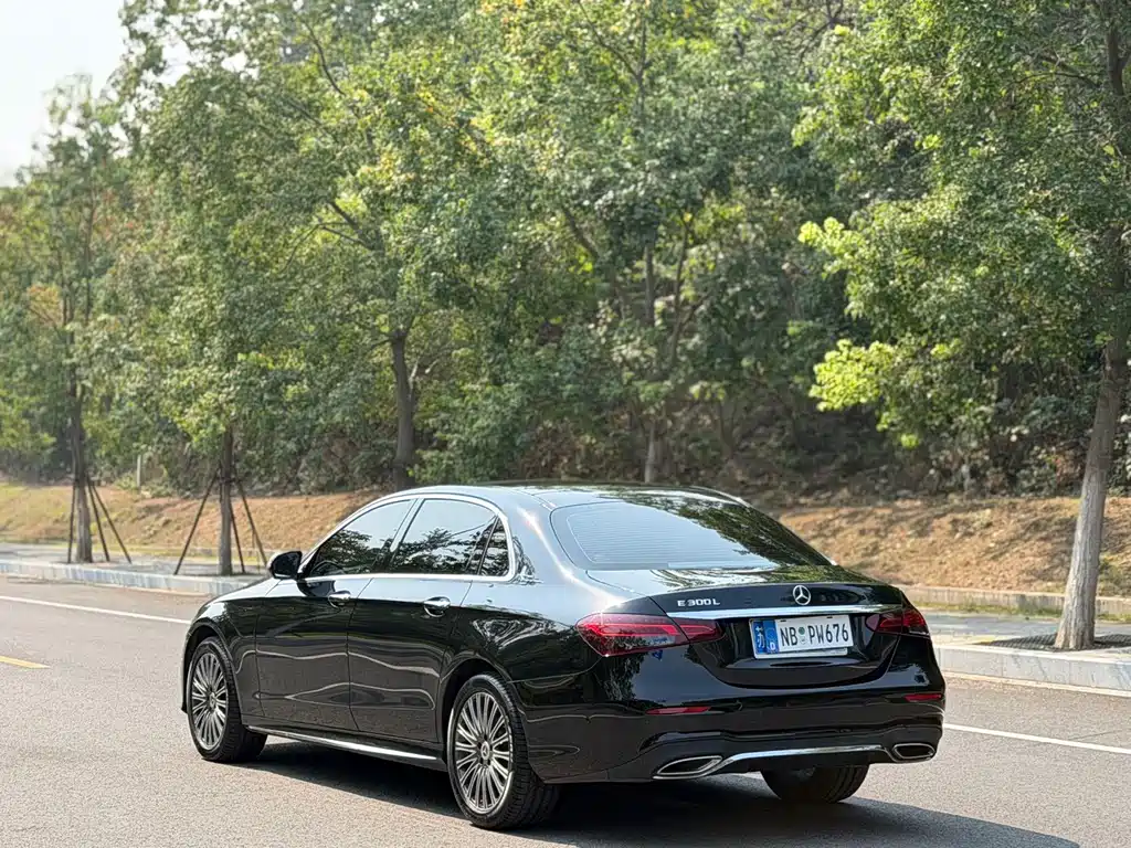 Mercedes-Benz E-Class — фото 13