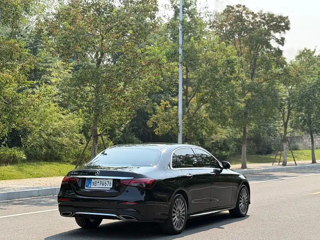 Mercedes-Benz E-Class — фото 15