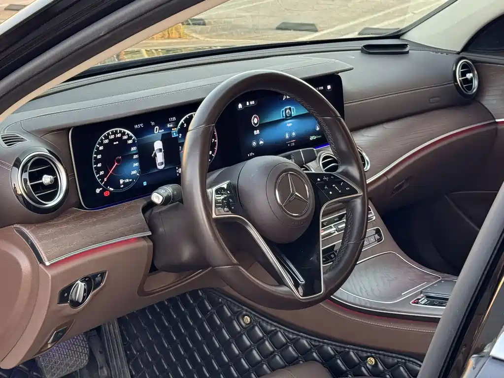 Mercedes-Benz E-Class — фото 15