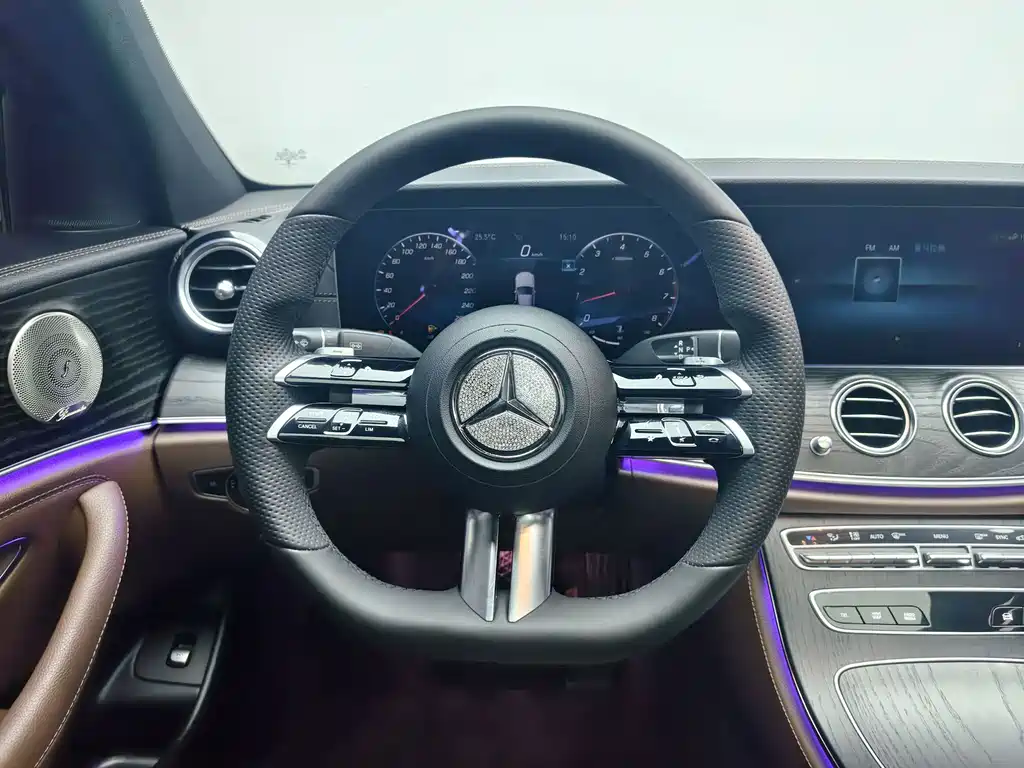 Mercedes-Benz E-Class — фото 18