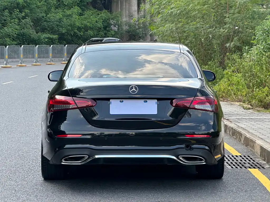 Mercedes-Benz E-Class — фото 14