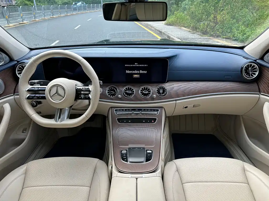 Mercedes-Benz E-Class — фото 9
