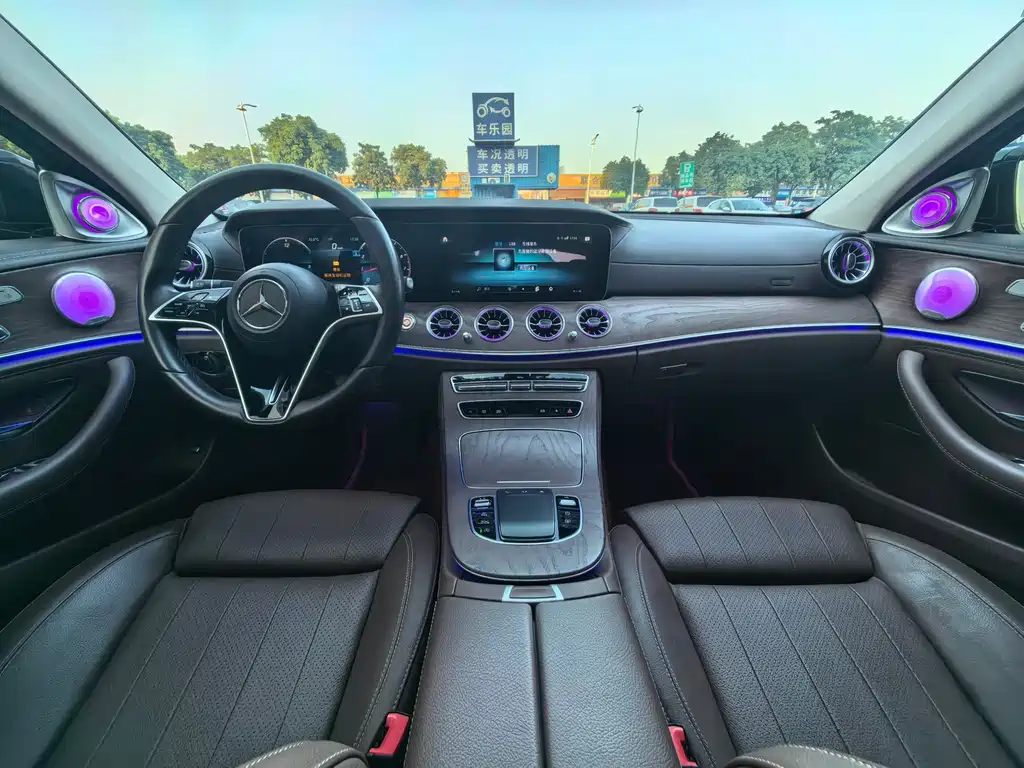 Mercedes-Benz E-Class — фото 14