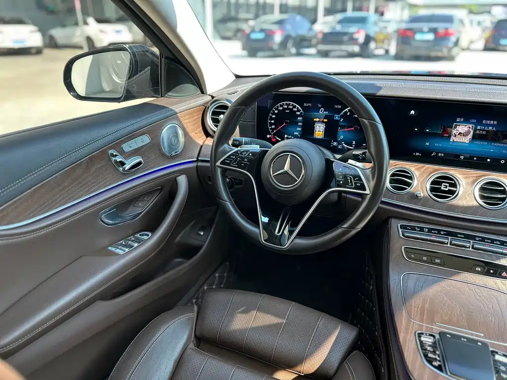 Mercedes-Benz E-Class — фото 15