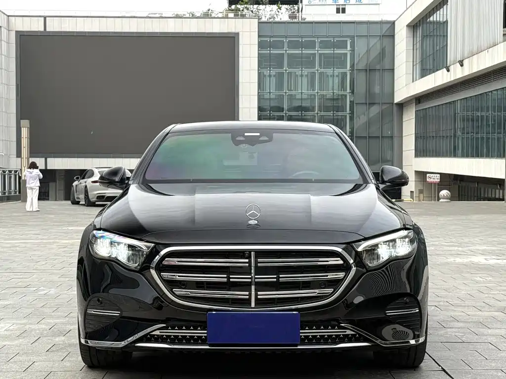 Mercedes-Benz E-Class — фото 2