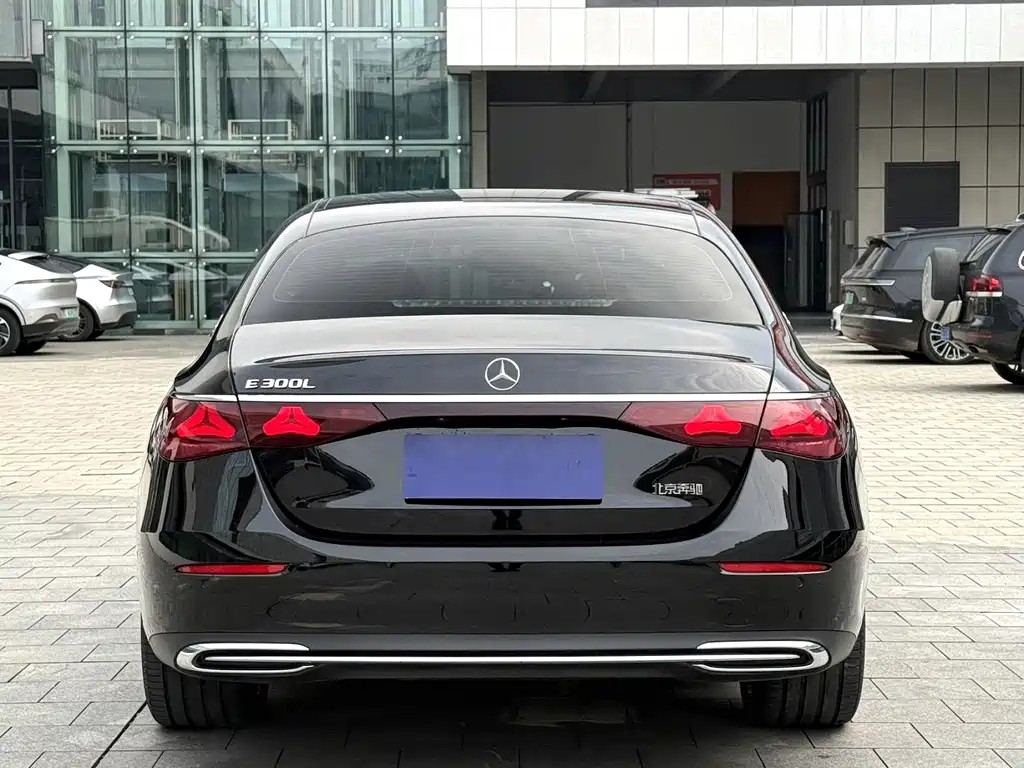 Mercedes-Benz E-Class — фото 8