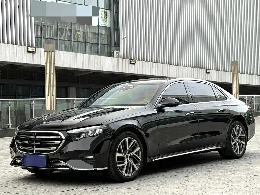 Mercedes-Benz E-Class — фото 1