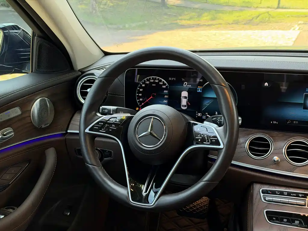 Mercedes-Benz E-Class — фото 14