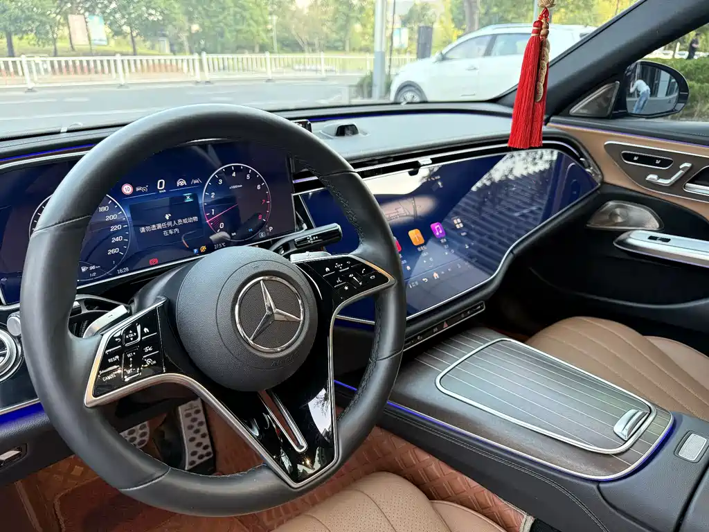 Mercedes-Benz E-Class — фото 15