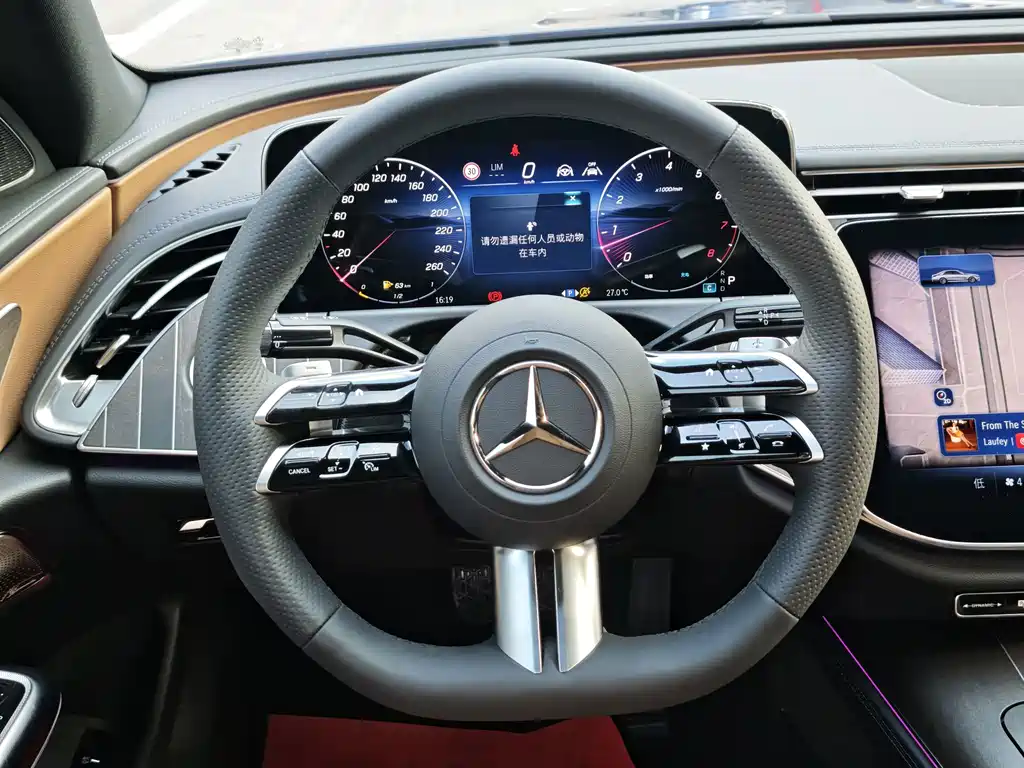 Mercedes-Benz E-Class — фото 13