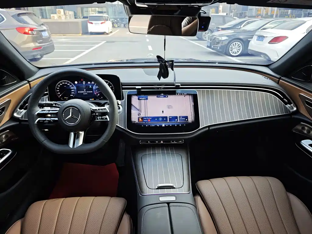 Mercedes-Benz E-Class — фото 14