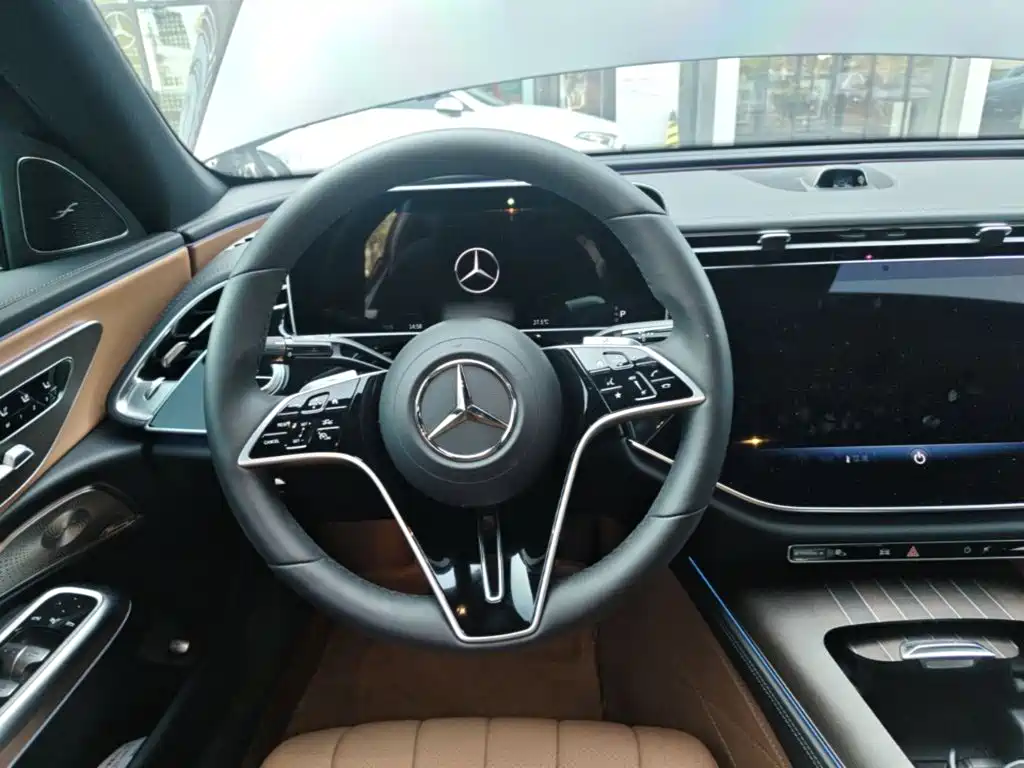 Mercedes-Benz E-Class — фото 15