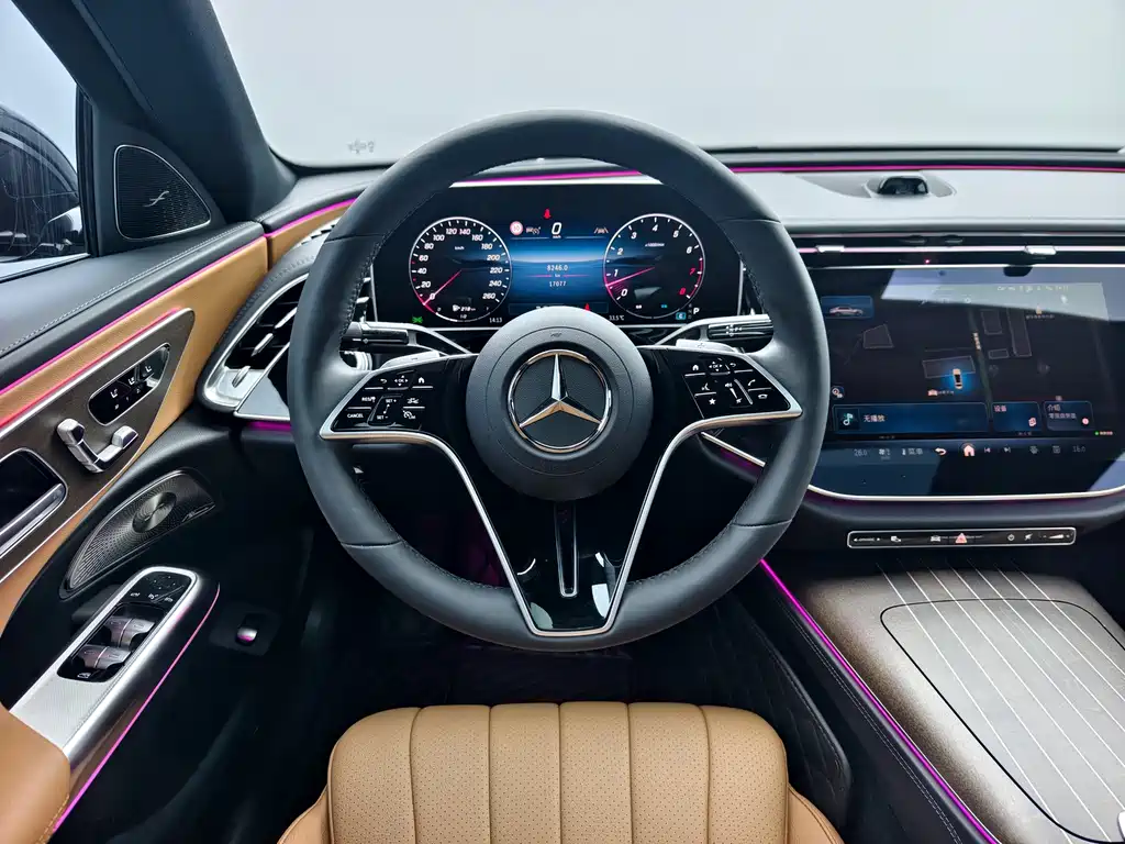 Mercedes-Benz E-Class — фото 14