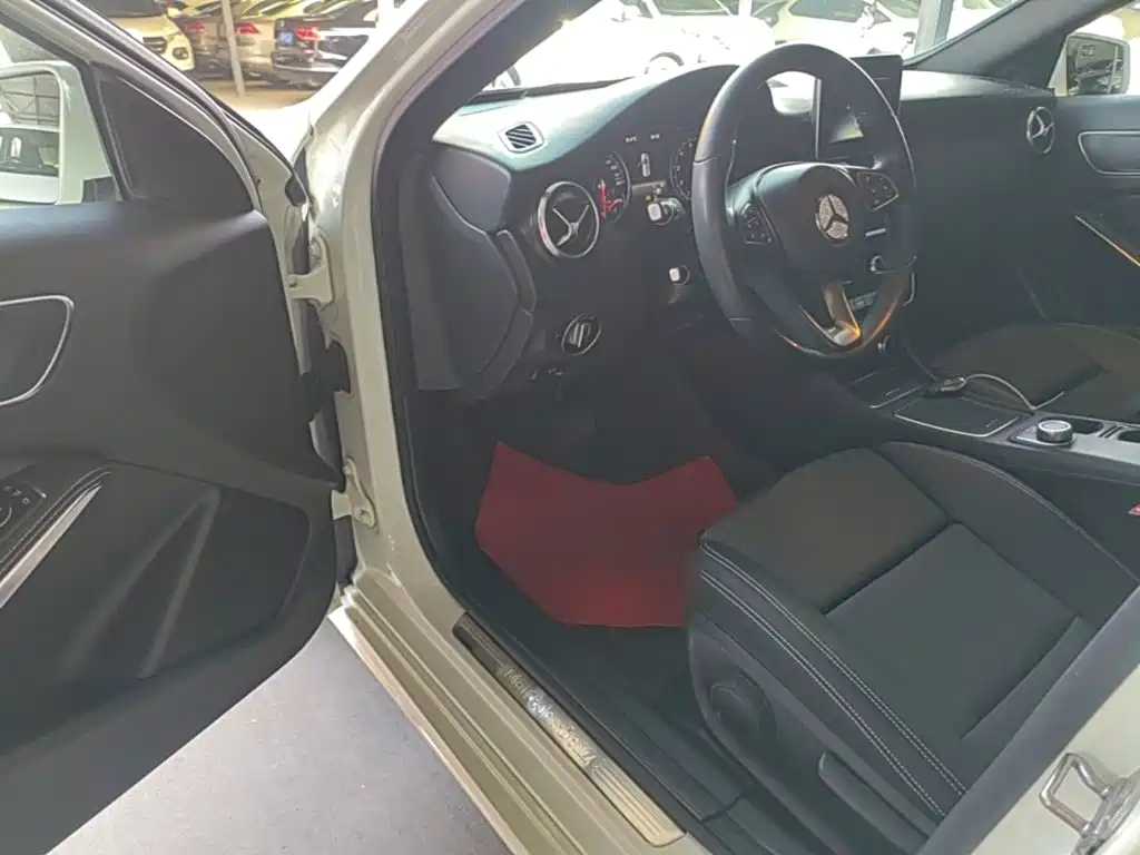 Mercedes-Benz A-Class (Import) — фото 16