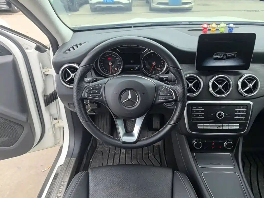 Mercedes-Benz GLA — фото 11