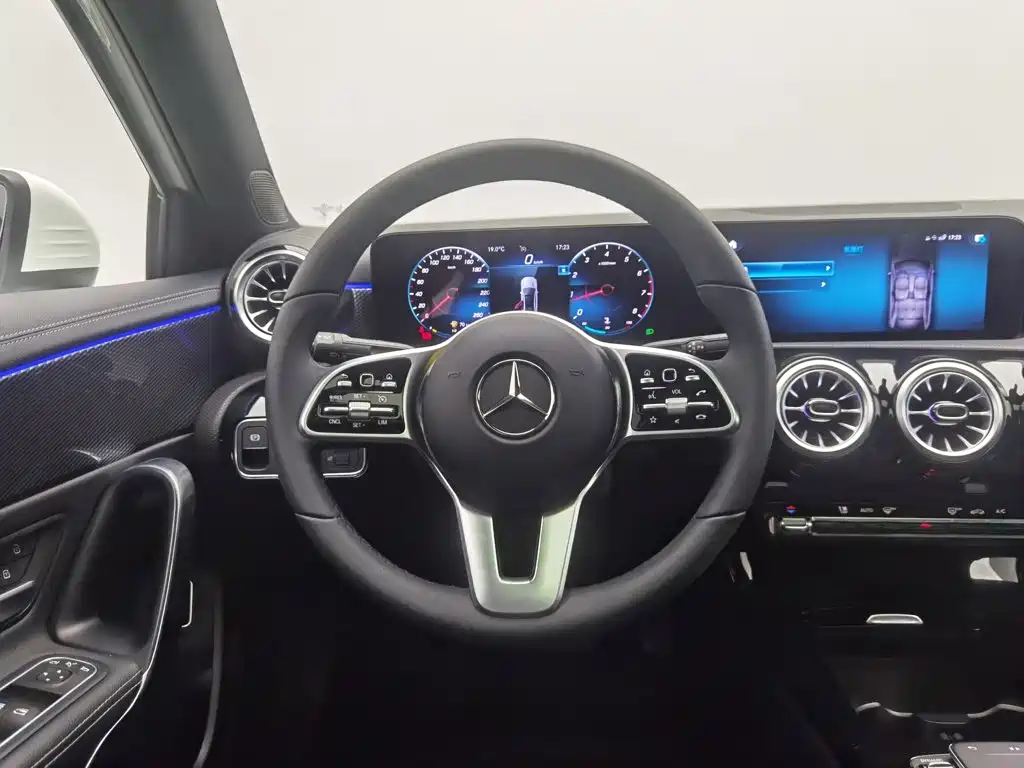 Mercedes-Benz A-Class — фото 11