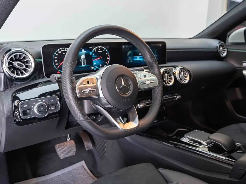 Mercedes-Benz A-Class — фото 11