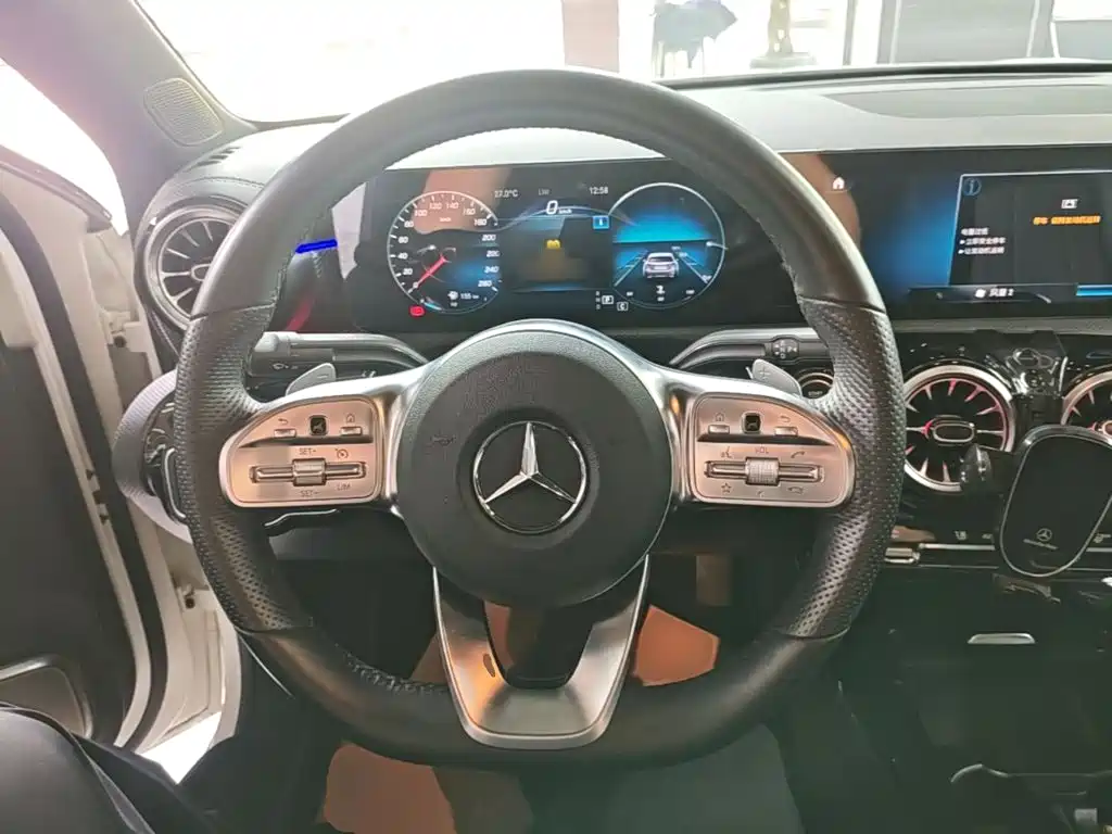 Mercedes-Benz A-Class — фото 11