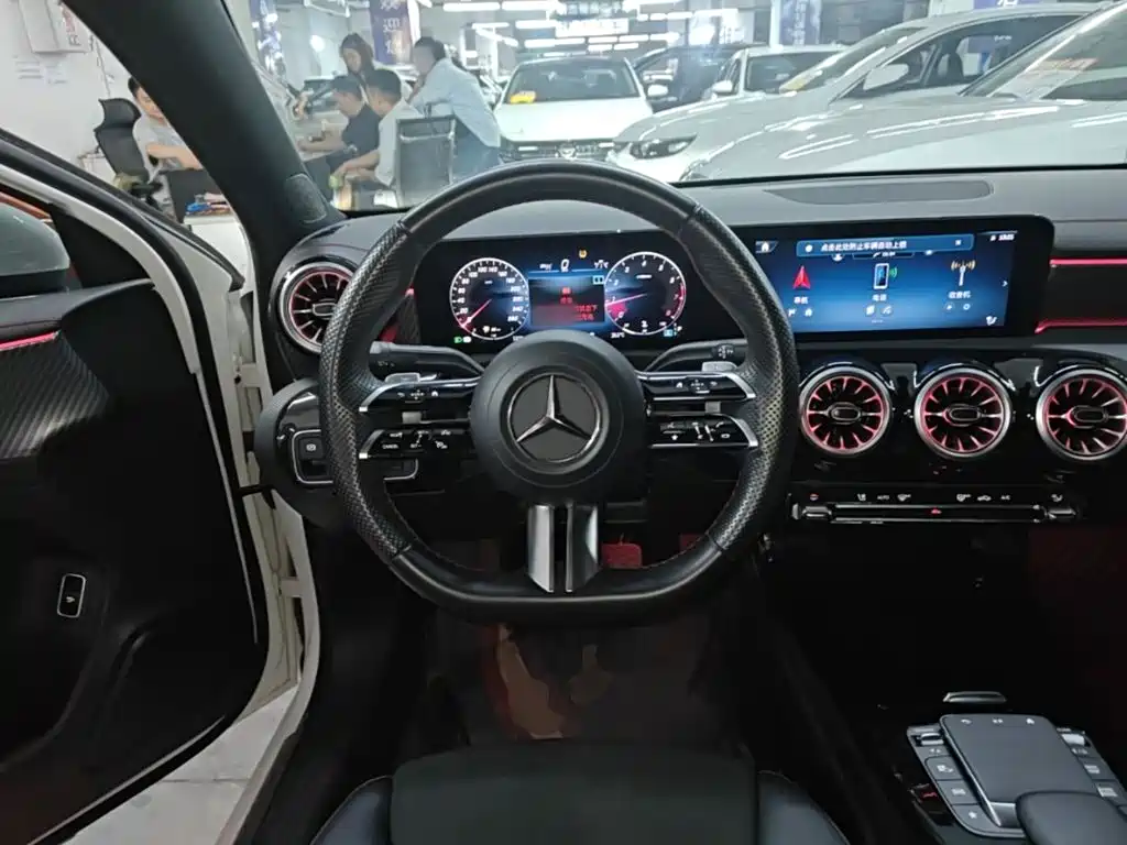 Mercedes-Benz A-Class — фото 11