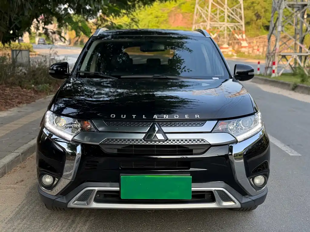 Mitsubishi Outlander — фото 2