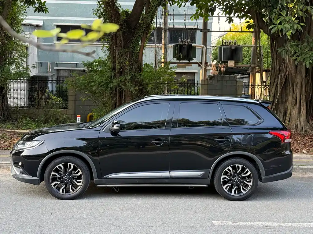 Mitsubishi Outlander — фото 3