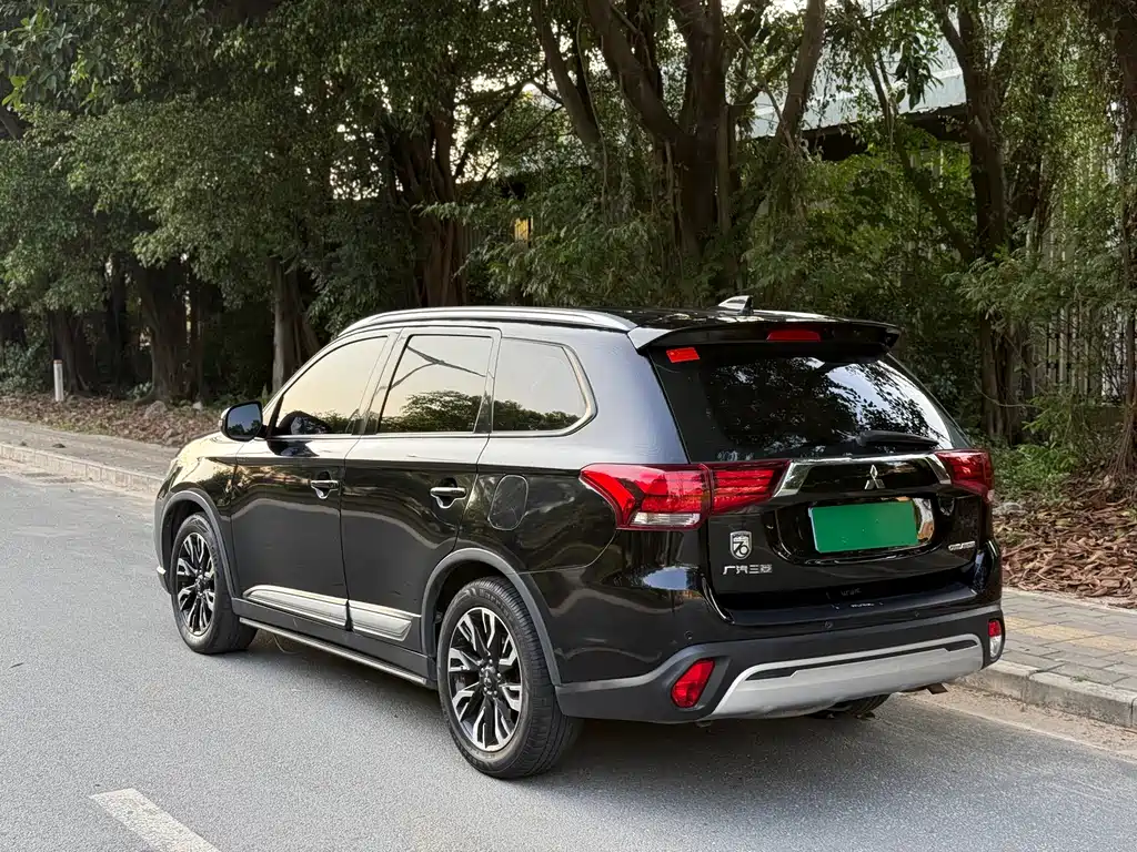 Mitsubishi Outlander — фото 4